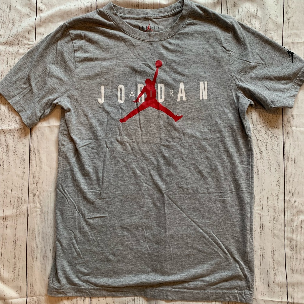 Kids sz XL 18/20 Jordan grey shirt